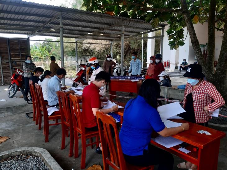 Thường trực HĐND xã Phước Đông, huyện Gò Dầu: Khảo sát công tác cấp tiền hỗ trợ cho đối tượng bị nhiễm Covid-19 trên địa bàn xã